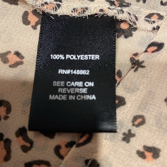 U womens torrid long sleeve pull over plus size blouse size 2X.  EUC - Picture 5 of 5